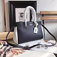 有没有怀孕在家的，或者在家带孩子的宝妈，想挣点奶粉钱的，了解了解。闲着也是闲着。一手包包货源，品...