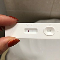 例假推迟5天，连续测三天都是这样暗暗的，不知是不是怀上了