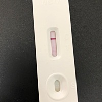 大姨妈推迟一天，今早测得，排卵试纸在转弱阳，早孕试纸这样是阳还是阴啊