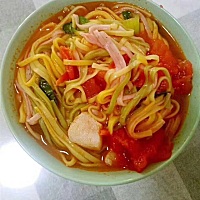 宝妈们你门宝宝都几个月了，有六个月给宝宝加辅食的吗？我偶尔会给他煮点面条或者是鸡蛋什么的