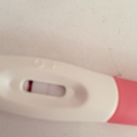 上个月2月6号末次月经，到今天还没来，测了一下，这到底是有没有呀？