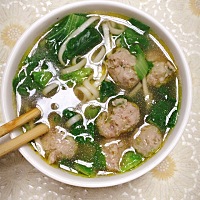 晚餐，鸡汤丸子青菜面