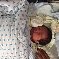 已经和帅哥见面了，五斤五两！