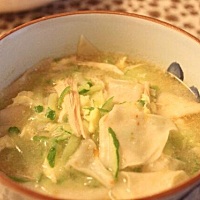 一岁两个月宝宝今日辅食。食材： 鸡蛋1个、黄瓜1根、面片20克、植物油、盐各少许 做法： 1、黄瓜洗净，...