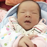 真像别人说的一样，没生的时候总想着快点生，现在生了我真想把她塞回肚子里面去，累的我都不想活了我。