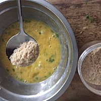 一岁一个月娃的早餐 原材料一枚鸡蛋两勺面粉一勺虾皮粉（需要的加关注）火腿丁葱花，虾皮粉自带味道无需...