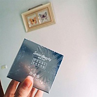 我妈那天发微信给我，你那个珍珠膏给我带回来两个你舅妈也要，我说等我的货到了寄给你😂😂😂我舅...