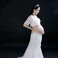 刚拍的孕妇照，还没有精修过的，终于完成了一件事儿了，现在就是坐等宝宝的到来了，等一百天又去拍宝宝...