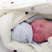 宝宝6天了 才几个小时不见就特别想了 希望一切都好