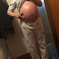 还有34天就到预产期啦 大家猜猜男宝还是女宝呀😁。 马上可以趴着睡仰着睡了 …