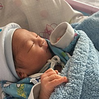 接健康男宝宝啦！昨天上午11点半生了，顺的，6.8斤