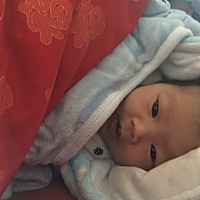 宝宝现在11天了，八斤八两，长了2斤。