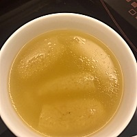 医生说宝贝会提前生产，还有10天预产期 妈妈是不是欠你一碗鸡汤你才出来啊😄～希望宝宝平安的呱呱落地