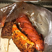 能不能吃都吃了，婆婆给我买回来的，前几天他看我买了两串来吃，今天就给我买回来了