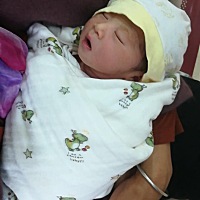 生产的过程简直是酸爽 怀疑人生呐。不过生下来了就觉得一切都值得。嘿嘿是个小公主 好开心 希望你能健健...