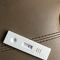 好像隐约有两条杠，到底怀了吗？月经推迟4天测出来的。