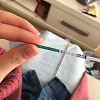 有要来大姨妈的感觉 胸也疼 早上测的 这是假阳性吗