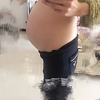 第一胎好奇男孩女孩。请大家看看肚型看男女。生了来验证