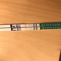 两天前不知道自己怀孕喝了酒，白酒红酒啤酒各一些，吐了两次，三天后疑似怀孕了，试纸弱弱阳，很担心，...