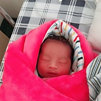 终于生出来的。昨晚3点多宫缩。然后5点25分钟生出来的。男孩一枚。现在有儿有女。太好了