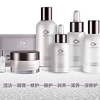 作为一个孕妈，千万不要让自己蓬头垢面的，该护肤还是要护肤，这就是我现在用的国货护肤品，全是无添加...