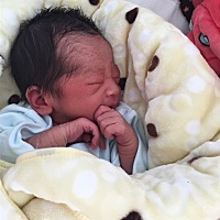 宝宝半个月了，一天一个样，愿你健康成长！爸爸妈妈爱你！