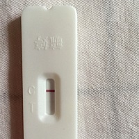 末次月经2月25，今天3月30，晨尿验出T字位那杠很淡，几乎看不出来，难道是没有怀孕还是有宫外孕的可能，...