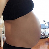 个人情况介绍、怀孕现在是38周一直以来都认为自己怀的是女孩、之前找的人给了200块钱去检查说在肚脐上看...