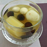 止咳清热除燥汤 汤里加了甘蔗，虽然甘甜，但不会甜的发腻！加了红枣，汤色变得鲜亮，味道也不会觉的寡淡...