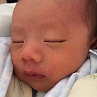 宝宝刚出生的照片和现在的照片，变化大吗？嘻嘻