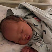 顺产六斤一两胖小子，一切顺利！宝宝你好呀，我是妈妈！