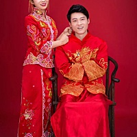 我不需要你是个盖世英雄，也不希望你有举世无双的功夫。更不用你脚踏七彩祥云，只愿你能是我一个人的齐...