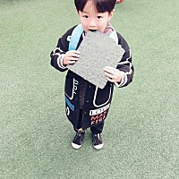 不含任何添加剂的 芝麻夹心的--那么大海苔值得你品尝