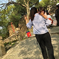 2.15来的月经，一直推迟没有来，期间用了N多次早孕试纸，一次又一次的失望，今天4.1号大姨妈来了，推迟...