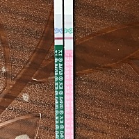 3月28号测试弱阳，今天测还是，月经不调，分不太清排卵期，上次是3月7日末次月经，现在腰疼右侧小肚子疼...