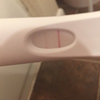 3月22号月经，照片是排卵棒，请问宝妈们是不是快排卵了？