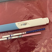 各位宝妈帮我看看   大姨妈23号。我在26号有月经征兆。只有一点点血。27号就没有了。早孕试纸一直测不出...