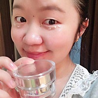 看我们的灵犀宝妈，真的很注重孕期的保养哦。怀孕一年不用护肤品的话，三年都补不回来的