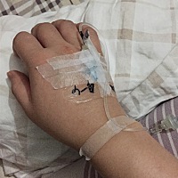 今天36周 5，宝宝要足月了，今天有点见红血丝，住院保胎，希望能顺顺利利的(｡･ω･｡)