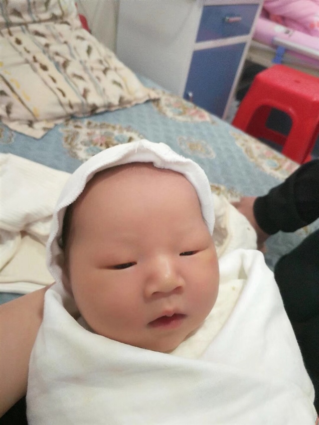 帅哥一枚顺产七斤四两