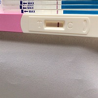 月经推迟7天，检测怀孕，可是，老天捉弄，下午突然流血了，去医院检查，结果还没有出来，我肚子疼死了，...