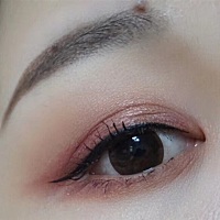 最喜欢买眼影和口红…