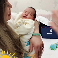 今天在月子中心的6天，从视频软件上看到宝宝呛奶，鼻子嘴巴里往外流，哭的那个让人心疼，月嫂半天才去看...