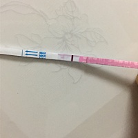 我这个是排卵了吗，这是今天的，昨天也差不多这样，前几天就一条线，姨妈刚走一礼拜左右吧