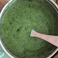 添加辅食的第三天打卡，在辅食 群里给小朋友做的菠菜泥糊糊！以后用心点每天更新一次
