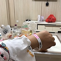 40 4还没有发作 今晚入院 明天打吹产针了。很快就能跟宝宝见面了。期待一切顺利！