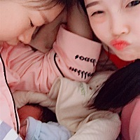 接健康男宝，顺产六斤八两。