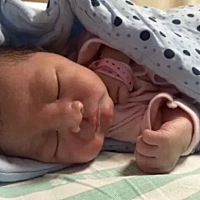 大宝小时候到现在。感觉儿子刚出生的照片没女儿好看。