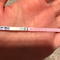 还有七天来月经，早早孕还是白板，30号排卵，排卵试纸弱阳，请赐给我一个健康宝宝吧。