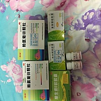 各位宝妈好，我怀孕8周，前两天刚检查出来，医生给开了叶酸片，还有维生素e，还有黄体酮胶囊，还有赖氨...